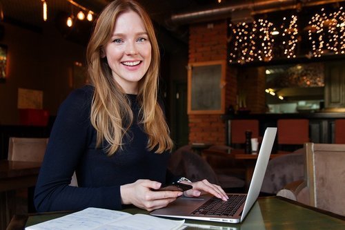 Gå en distansutbildning i ledarskap och utveckla företaget